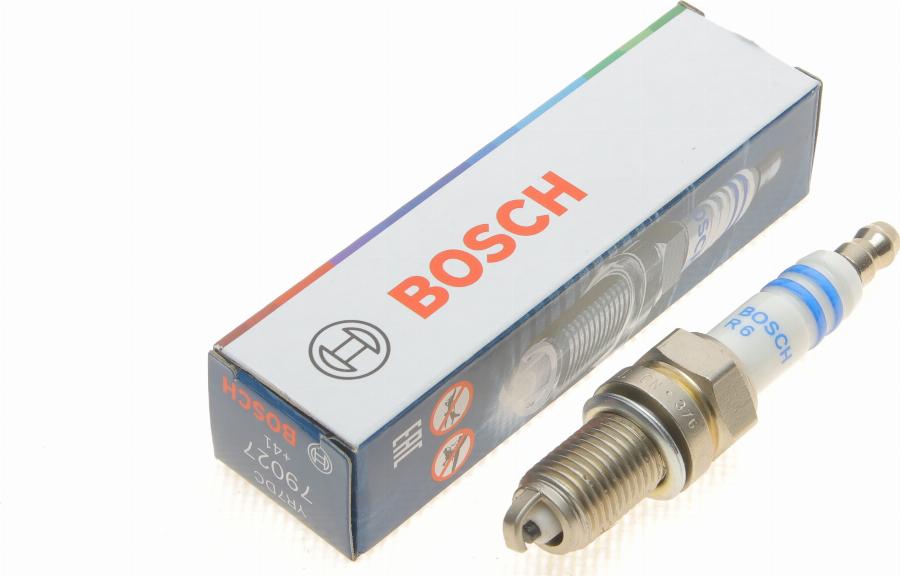 BOSCH 0 242 135 515 - Свеча зажигания unicars.by