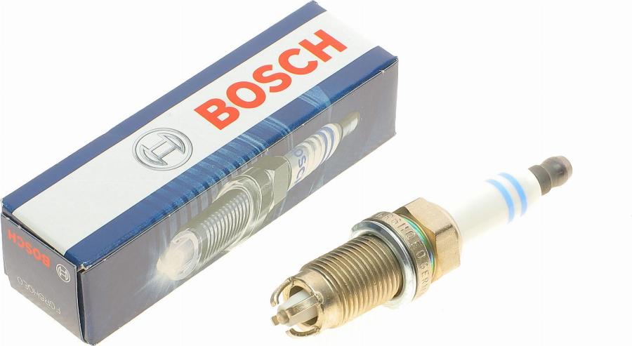 BOSCH 0 242 240 590 - Свеча зажигания unicars.by