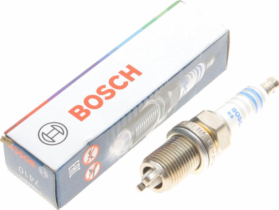 BOSCH 0 242 240 566 - Свеча зажигания unicars.by