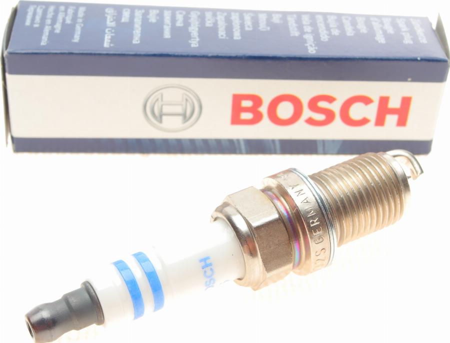 BOSCH 0 242 240 653 - Свеча зажигания unicars.by