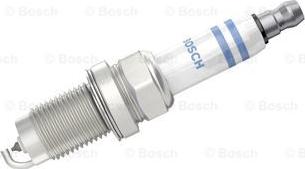 BOSCH 0 242 240 665 - Свеча зажигания unicars.by