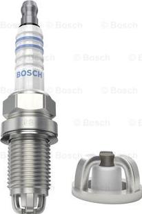 BOSCH 0 242 240 618 - Свеча зажигания unicars.by