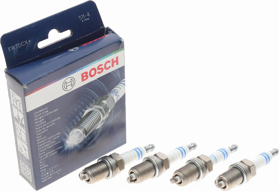 BOSCH 0 242 235 913 - Свеча зажигания unicars.by