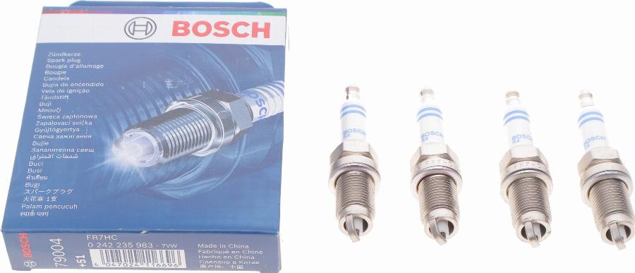 BOSCH 0 242 235 983 - Свеча зажигания unicars.by