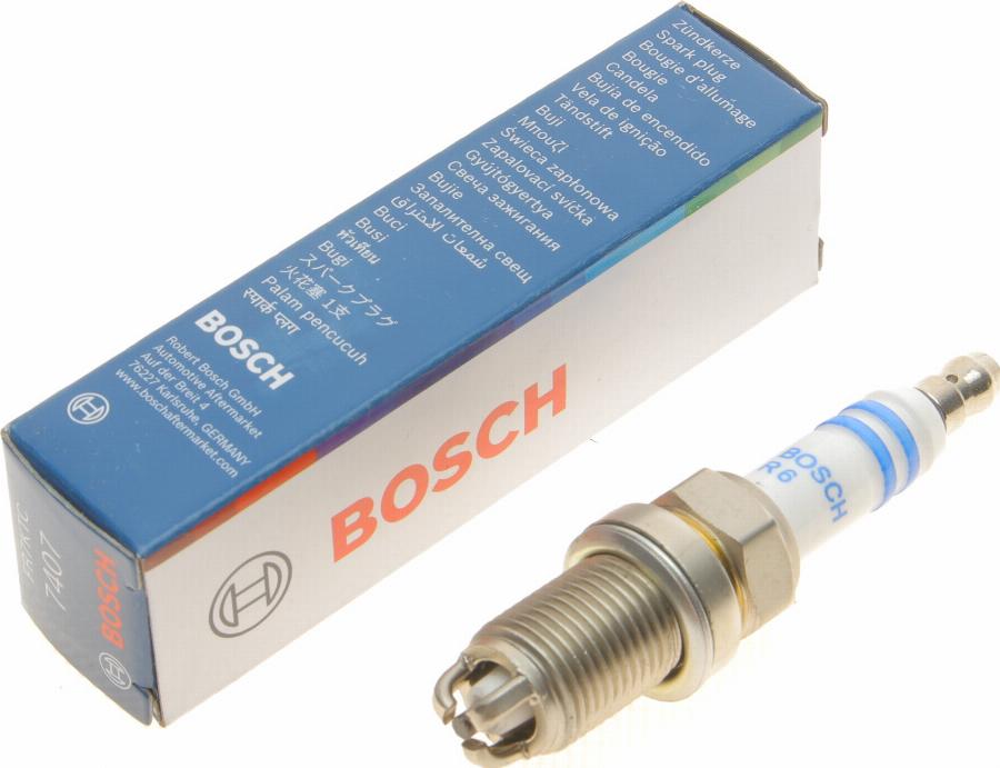 BOSCH 0 242 235 766 - Свеча зажигания unicars.by