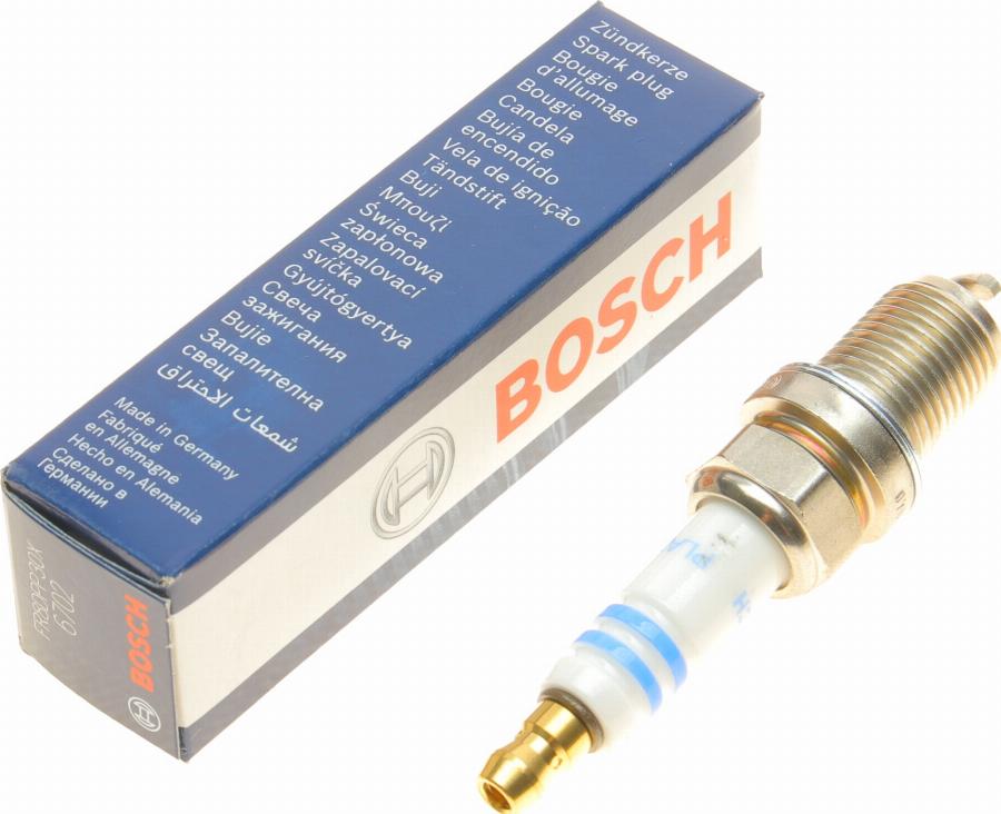 BOSCH 0 242 230 557 - Свеча зажигания unicars.by