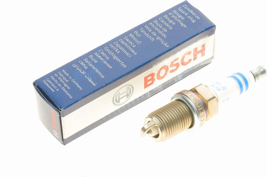 BOSCH 0 242 230 528 - Свеча зажигания unicars.by