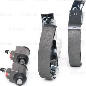 BOSCH 0 204 114 584 - Комплект тормозных колодок, барабанные unicars.by